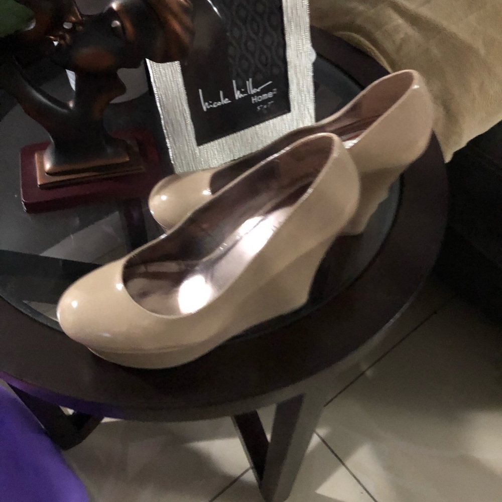 Nude wedges